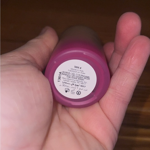 Beautyblender Bounce Skin Tint - New & NEVER USED - Picture 2 of 5